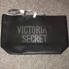 Victoria Secret Bag (Brand New) Trendy Large Capacity Shoulder Bag From Victoria's Secret, Trendy Victoria's Secret Large Capacity Shoulder Bag, Trendy Large Capacity Victoria's Secret Shoulder Bag, Trendy Victoria's Secret Shoulder Bag With Removable Pouch, Chic Large Capacity Victoria's Secret Shoulder Bag, Trendy Victoria's Secret Bags For Daily Use, Trendy Victoria's Secret Shoulder Bag For Errands, Victoria's Secret Shoulder Bag With Adjustable Strap For Errands, Victoria's Secret Large Capacity Shoulder Bag For Everyday Use