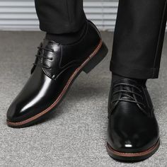 Product Show Formal Flats, Business Flats, Shoes Business, Branded Shoes For Men, Dress Leather, Mens Shoes Black, Business Dress, Leather Dress Shoes, Formal Business