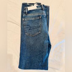 American Eagle High Rise Straight Stretch Jean 25w 0long New With Tags Ripped At Knee High Waisted Baggy Jeans, American Eagle Mom Jeans, Boston Shearling, Birkenstock Boston Shearling, Distressed Mom Jeans, Ripped Mom Jeans, Dream Jeans, Jean Color, Jeans American Eagle