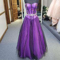 Strapless Purple Tulle Evening Dress, Fitted Strapless Floor-length Dress For Debutante Ball, Strapless Purple Gown For Debutante Ball, Fitted Floor-length Strapless Dress For Debutante Ball, Purple Gown With Fitted Bodice And Sweetheart Neckline, Purple Ball Gown With Fitted Bodice, Purple Fitted Dress For Debutante Ball, Purple Dress With Fitted Bodice For Debutante Ball, Fitted Purple Dress For Debutante Ball