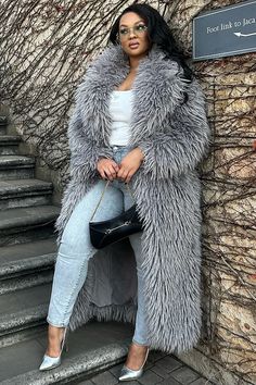 Sleeveless Colorblock Faux Fur Long Coat Outerwear-Black Woman’s Winter Outfits, Faux Fur Coat Outfit, Faux Fur Vests Outfits, Faux Fur Coats Outfit, Faux Fur Long Coat, Shaggy Faux Fur Coat, Fur Vest Outfits, Sassy Outfits, Fur Long Coat