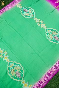 Get ready to wear this stunning Banarasi silk saree. Woven with passion and excellence, this Handloom Banarasi silk saree won't fail to catch attention. Tussar Georgette silk sarees are known for their longevity and resilience, they make you fall in love with them. Color -Green & Purple with hand brush Weave -Cutwork Blouse- Plain with zari border Click here to view underskirt Green Pre-draped Saree With Printed Border For Navratri, Diwali Semi-stitched Lehenga With Printed Border, Green Art Silk Handloom Blouse Piece, Semi-stitched Traditional Wear With Printed Border, Green Tussar Silk Pre-draped Saree With Cutdana, Handloom Pre-draped Saree For Eid, Green Handloom Tussar Silk Blouse Piece, Green Tussar Silk Handloom Blouse Piece, Green Semi-stitched Tussar Silk Blouse Piece