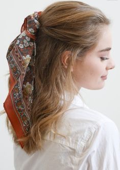 Hair Scarves, Hair Scarf Styles, Rhinestone Hair Clip, Boho Hair, Peinados Fáciles Para Cabello Corto, Easy Summer Hairstyles, Metal Hair Clips, Hair Scarf, Boho Hairstyles