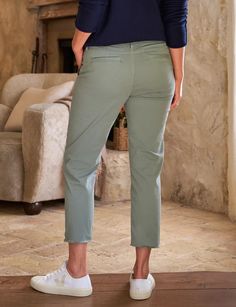 Wicklow, The Italian Chino, Green | Frank & Eileen Frank & Eileen, California Style, Affordable Luxury, Lower Body, Long Legs, Upper Body, Ebay Store, Unique Pieces, Button Up Shirts