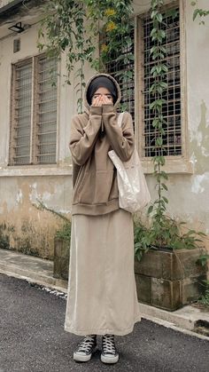 Hijab With Skirt Outfits, Rok Aesthetics, Hijab Casual Dress, Dresses For Hijabis, Outfit For Hijab Girl, Hijabi Dresses Casual, Hijabi Outfit Ideas, Outfit Hijab Casual Rok, Hijab Outfit Ideas