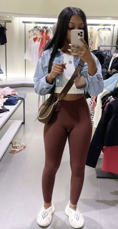 Brown Leggings Outfit Summer, Purple Leggings Outfit, Brown Leggings Outfit, Chill Baddie Outfits, Leggings Outfit Comfy, Outfits For Leggings, Leggings Casual Outfit, Black Leggings Outfit Ideas, Black Leggings Casual