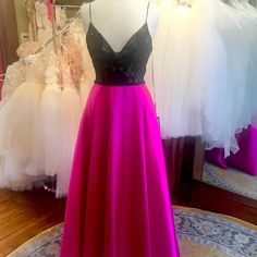 Gorgeous Faviana Evening Ballgown Red Formal Prom Dresses, Faviana Dresses, Jersey Prom Dress, Pink Evening Dress, Full Skirt Dress, Embellished Gown, Sequin Maxi Dress, Sleeveless Long Dress, Beaded Gown