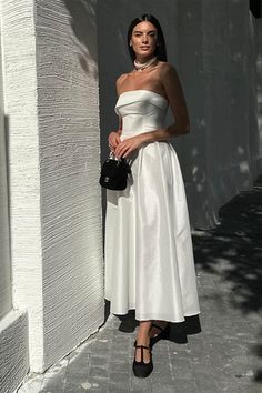 Elegant, absolutely magical delicate dress. Satin turn up emphasizes the elegance of the shoulders line and creates such a romantic appearance. Evening pumps and a clutch will be a great addition.