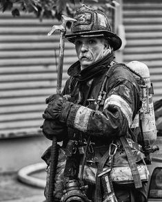 Firefighter Memes, Fighter Tattoos, Firefighters Wife, Fdny Firefighters, Fire Fighter Tattoos, American Firefighter, Fire Helmet, Fire Life