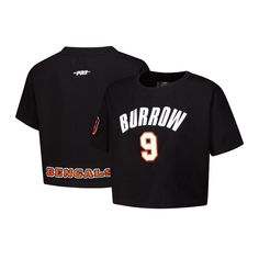 Show off your Cincinnati Bengals pride with this Joe Burrow Player Name & Number Cropped Boxy T-Shirt from Pro Standard. The boxy fit ensures a relaxed feel and freedom of movement, making it perfect for game day or casual outings. With its cropped hem and bold player name and number patch, this tee offers a stylish and modern take on classic fan gear. Black Tops With Team Name Relaxed Fit, Black Relaxed Fit Top With Team Name, Streetwear Athleisure Cropped T-shirt With Letter Print, Black Cropped T-shirt With Letter Print For Streetwear, Black Letter Print Cropped T-shirt For Streetwear, Cropped Athleisure T-shirt With Letter Print For Streetwear, Athleisure Cropped T-shirt With Letter Print For Streetwear, Black Relaxed Fit T-shirt For Game Day, Black Relaxed Fit Cropped T-shirt With Letter Print