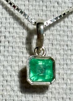 0.7 carats Colombian emerald pendant , silver 925, real natural emerald - Chain include  Length 5.5 mm Width 5.5 mm Weight 0.7 carats Silver 925 Box chain necklace, 17.5 inches *Total length: 17.5 inches -45 cms Widht: 1 mm * It's a very flattering minimalist pendant perfect for any occasion. Packing Each order will be beautifully packaged for gift giving in a jewelry box We only sell genuine natural emeralds directly from the Colombian mines of Chivor, Muzo, and Coscuez. The emerald mines of Chivor, Muzo, and Coscuez provide the best quality emeralds in the world because of their characteristics of color and clarity. The rarest and most expensive emeralds in the world have been discovered in these mines. Emerald Chain, Emerald Style, Minimalist Pendant, Box Chain Necklace, Emerald Pendant, Colombian Emeralds, Pendant Silver, Natural Emerald, Box Chain