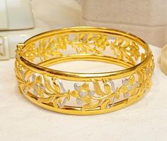 Excited to share this item from my #etsy shop: 22K Yellow & White Gold Filigree Floral Hinged Bangle Bracelet, Solid 22k gold daisy flower bangle bracelet, 32.3 grams #yellow #floral #artnouveau #22kgoldbangle 22k Gold Bangles, Sky Gif, Bowling Green Ky, Gold Jewellry, Jewelry Set Design, The Bangles, Bracelets Design, Bangles Design, Gold Beauty