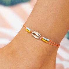 Beachy Anklets, Charm Anklet, Pura Vida Bracelets, Fun Christmas Crafts, Beach Bracelets, Summer Yellow, Friendship Bracelets Diy, Summer Bracelets, Beaded Anklets