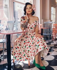 50s Pinup Outfits, 40s Photoshoot, Pin Up Girl Outfits, 1950s Housewife Fashion, Pin Up Photoshoot Ideas, 1950s Photoshoot, 50s Housewife Dress, Pinup Barbie