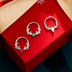 The 16G antler colorful CZ hinged segment gemstone septum ring embodies the festive spirit of the holiday season with its charming and vibrant design. The reindeer's antlers are adorned with colorful CZ stones in white, green, and red, just like the traditional Christmas colors. Much like a beautifully decorated Christmas tree, this septum ring glistens and gleams with the holiday spirit. Silver Septum Ring For Gift, Silver Septum Ring Gift, Titanium Belly Button Rings, Ring Day, Conch Hoop, Dangle Belly Rings, Reindeer Antlers, Skull Hand, Belly Piercing