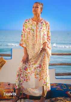 ✔ Caftan Marocain & Djellaba Robes pour des occasions spéciales, ✔ 1 pièce djellaba, style fleuri ✔ Je suis fier de fabriquer des robes marocaines de haute qualité, ✔ Robes marocaines faites à la main, ✔ Taille appropriée : L ; XL et XXL Si vous avez la moindre question, n'hésitez pas à me contacter ! J'adore concevoir des robes et je peux en créer une sur mesure pour vous ! il suffit de nous contacter et nous pourrons régler cela ensemble. Eid Floral Print Long Sleeve Abaya, Eid Floral Print Kaftan, Multicolor Floral Kaftan Straight Kurta, Eid Floral Print Tunic Kurta, Eid Long Sleeve Printed Kaftan, Festive Kaftan With Printed Motifs For Vacation, Floral Print Long Sleeve Kaftan For Eid, Long Sleeve Floral Print Kaftan For Eid, Bohemian Floral Print Kurta For Eid