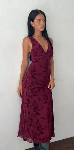 Botanical Flower Maroon Midi Dress | Gabriela – motelrocks-com-us Deep V Maxi Dress, Evening Dress Long, Look Short, Women Long Dresses, Wedding Guest Dresses, Dress Inspo, Evening Dresses Long, Guest Outfit, Club Dresses