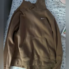 Brand New Size L Brown Sporty Sweatshirt For Spring, Sporty Brown Sweatshirt For Spring, Nike Casual Brown Tops, Casual Brown Nike Top, Brown Drawstring Hood Sweatshirt For Spring, Brown Hoodie For Spring Streetwear, Brown Spring Streetwear Hoodie, Brown Nike Hoodie, Red Cropped Hoodie