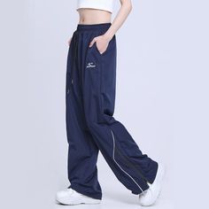 Push your limits in our durable, Quick-drying Sports Cargo Sweatpants. Challenge yourself and take on any adventure in this sweat-wicking fabric and versatile pockets. Stay comfortable and motivated as you go! Features: -100% Cotton -Mid-rise Waist -Drawstring Waistband -Regular Fit -Street Style Free Socks, Free Bracelet, Fashion App, Drawstring Waistband, Quick Dry, Sweatpants, Street Style, Sports, Streetwear Brands