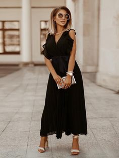 Black Pleated Chiffon Skirt, Boho Mode, Black Ruffle Dress, 파티 드레스, Dress With Sleeves, Petal Sleeve, Long Dress Casual, Solid Color Dress, Maxi Robes