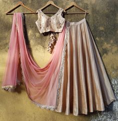 Beige Silk Lehenga Set with Pink Scallop Dupatta Priti Sahni - Fabilicious Fashion Wedding Choli, Scallop Dupatta, Elegant Lehenga, Bridesmaid Skirt, Saree Black, Sabyasachi Bridal, Black Pastel, Raw Silk Lehenga, Floral Saree