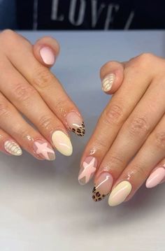 Beach Nails Aesthetic, Beach Inspired Nails, Trendy Beach Nails, Cute Beach Nails, Nails Inspo Short, Coastal Nails, Nails Seashell, Beach Nails Designs, Nail Inspo Simple