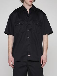 Dickies' Work short-sleeved black cotton blend shirt featuring a pointed collar, front buttoning, chest pockets with flap and button and logo-patch on front. Composition: 65% polyester 35% cotton Work Shorts, Engineered Garments, Heritage Brands, Dress With Boots, Fashion Set, Star Fashion, Black Cotton, Patch Logo, Work Wear