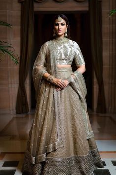 Here's How Parineeti Chopra Nailed The 'Sister Of The Bride Look' At The #Nickyanka Wedding! | WedMeGood Priyanka Chopra Wedding, Mumbai Wedding, Latest Bridal Lehenga, Sabyasachi Lehenga, Bollywood Lehenga, Parineeti Chopra, Outfit Trends, Aishwarya Rai, Lehenga Designs