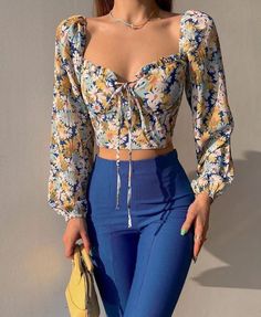 Modern Outfits Casual, Summer Tops With Sleeves, 2023 Summer Fashion Trends, Crochet Summer Top Pattern, Tops With Sleeves, Summer Outfit 2023, Casual Trendy Outfits, Summer Top Pattern, Summer Trends Outfits