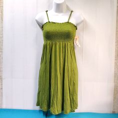 Mudd Women's Casual Summer Loose Elastic Smocked Tube Top A-Line Dress Knee Length Sleeveless - Green - Size M - Adjustable / Removable Strapsv Bohemian Dress With Smocked Bodice, Beach Smock Sundress In Mini Length, Mini Smock Sundress For The Beach, Sleeveless Rayon Dress With Smocked Bodice, Casual Cotton Smocked Sundress, Stretch Smocked Dress For Summer, Casual Cotton Smock Sundress, Casual Strapless Lined Sundress, Sleeveless Smocked Stretch Dress For Summer