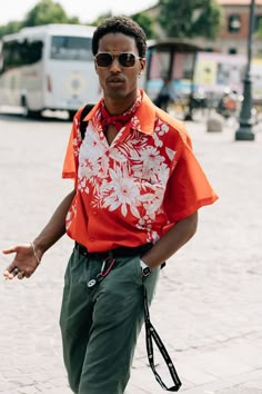 I love these bright colors making a comeback this summer in mens fashion! #summer #men #fashion #color #floral #style Best Dressed Man, Hipster Man, Mens Fashion Classy, Mens Winter Fashion, Cool Street Fashion, Mens Fashion Summer, Mens Fashion Trends, Mens Style, Looks Style