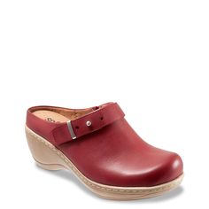 Softwalk-Marquette Clog Take casual looks to new heights with the Marquette clog from SoftWalk. This wedge slip-on features a plush EVA footbed with arch support to keep every step feeling comfortable.