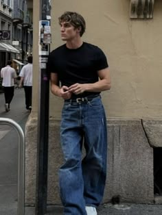 Minimalistic Belt! link on top of title. 90s Male Models Aesthetic, Black Courdory Pants Outfits Men, Men’s Fashion Masculine, European Mens Fashion Summer Street Styles, 90s Male Style, Model Off Duty Outfits Men, Outfit Vintage Uomo, 90s Male Fashion Aesthetic, Mens Fashion Short Guys