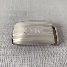 This sterling silver slide-style belt buckle features an engine-turned finish. This buckle accommodates belt straps that measure 1″ (25 mm) in width. Buckles and belt straps are sold separately. Material: Sterling Silver Dimensions: 1.875″ x 1.25″