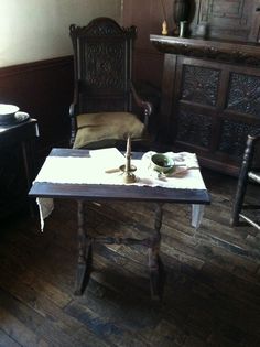 an old chair and table in a room