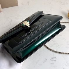 Size: 20cm*14.5cm*5cm It comes with Dust box, Care manual, Tag, and Paper bag. Designer Rectangular Satchel As A Gift, High-end Rectangular Shoulder Bag, High-end Rectangular Case Bags As Gifts, High-end Green Shoulder Box Bag, High-end Rectangular Case Bag As Gift, Top Handle Clutch With Original Box As Gift, Top Handle Clutch As Gift, Crossbody Flap Bag With Original Box As Gift, Luxury Green Shoulder Box Bag