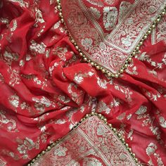 This Dupattas item by anokherangStore has 19 favorites from Etsy shoppers. Ships from India. Listed on Jul 31, 2024 Banarsi Dupatta, Punjabi Suit, Zari Work, Georgette Fabric, Punjabi Suits, Floral Motifs, Vibrant Red, Floral Motif, Wedding Outfit