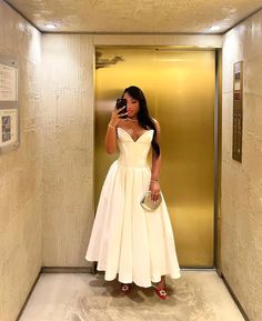 Jeep Travel, Wedding Courthouse, Auntie Era, A Line Midi Dress, White Party Outfit, Car Jeep, Long Sleeve Bandage Dress, Robes Glamour, Skai Jackson