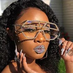 Bling Shades Glasses Fashion Eyewear, Pretty Sunglasses, Beautiful Makeup Looks, Funky Glasses, Body Necklace, Men's Glasses, Glasses Fashion Women, Stylish Eyeglasses, Rhinestone Sunglasses