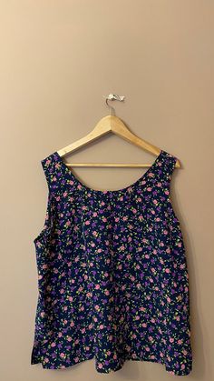 ⚡️Free shipping when you spend 100€⚡️ ⚡️Beautiful vintage sleeveless blouse, top with floral print, navy blue color with violet, dark pink and green flowers and leafs. ⚡️In excellent vintage condition. ⚡️ Fits best- S-M-L. ⚡️Reference model size M, height - 178 cm, weight - 60 kg. ⚡️Measurements: - Armpit to armpit, flat taken: 21,6 inch // 55 cm. - Length from armpit to bottom: 15 inch // 38 cm. - Length: 25,6 inch // 65 cm. ⚡️All items come from a smoke free home. ⚡️Please write me your phone Summer Vintage Print Patterned Tops, Vintage Sleeveless Tops For Summer, Multicolor Floral Print Tank Blouse, Patterned Sleeveless Summer Blouse, Sleeveless Patterned Blouse For Spring, Patterned Sleeveless Top With Floral Print, Patterned Floral Print Sleeveless Tops, Summer Floral Print Purple Tops, Purple Floral Print Summer Top