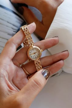 Discover timeless elegance with our stunning vintage gold watch, designed for the modern woman who appreciates classic beauty. With a case diameter of 20-25 mm, this small watch is the perfect size to make a stylish statement without overwhelming your wrist. Crafted from durable metal, both in the case material and the band material, this womens gold watch combines durability with sophistication. Its thick gold watch design exudes luxury, while the dainty watch aesthetic ensures it remains delicate and refined. This exquisite vintage watch is more than just a timepiece; it's a celebration of vintage charm. Whether you're adding to your collection or searching for the perfect accessory to elevate your outfit, this vintage womens watch is a fantastic choice. Ideal for any occasion, this gold Classic Gold Watch Women, Elegant Rose Gold Metal Watch Accessories, Elegant Metal Watch With Round Dial, Gold Minimalist Analog Watch, Minimalist Gold Watch Accessories, Vintage Gold Stainless Steel Watch, Gold Minimalist Analog Watch Accessories, Gold Minimalist Watch Accessories With Round Dial, Gold Minimalist Watch With Bracelet Strap