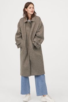 Burberry Wool Coat, Outerwear Trends, Wool Clothing, Wool Blend Coat, Long Coat, Wool Coat, Fashion Company, Wool Sweaters, World Of Fashion