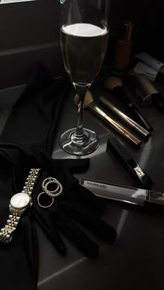 Mafia Wives, Dark Luxury, Dark Feminine Energy, Rich Girl Aesthetic, Dark Feminine Aesthetic, Luxury Lifestyle Dreams, Black Luxury, Classy Aesthetic, Luxury Aesthetic