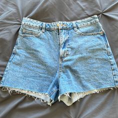 Brand New Never Worn Zara Blue Shorts For The Beach, Zara Summer Blue Shorts, Zara Jean Shorts, Zara Blue Beach Shorts, Zara Blue Cotton Jean Shorts, Zara Blue Mid-rise Jean Shorts, High-rise Medium Wash Jean Shorts By Zara, Zara Denim Blue Cutoff Shorts, Zara High-waisted Cotton Jean Shorts