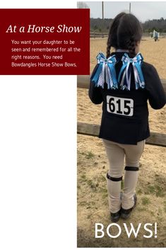 Equestrian style is important at a horse show. For pony riders the right equestrian bows makes a big difference. Equitation Aesthetic, Hunt Seat Equitation, Hunt Seat, Girl Pony, Well Mannered