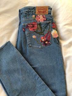 Jean Painting, Custom Jeans Diy, Jean Diy, Painted Clothes Diy, Painting Ideas Easy, Custom Jeans, Painted Jeans, Floral Jeans, Embroidery On Clothes