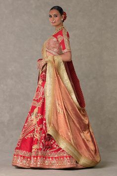 Red lehenga with separate cancan skirt, adorned with Son-chidiya, Haath-phool, Neel-Kamal, Shajara motifs in dori, multicolor thread, sitara, moti kaam work and hemline embellished with embroidered haathphool border and edged with kinari. Paired with embroidered padded blouse and brocade woven dupatta in Haathphool border and anar buti all over and gold foil printed tissue dupatta.
Components: 5
Pattern: Embellished, Embroidery
Type Of Work: Dori, thread, sitara, moti
Neckline: V neck
Sleeve Typ Traditional Drape Sets With Red Resham Embroidery, Red Chandbali Lehenga For Navratri, Red Anarkali Set With Pallu In Traditional Drape, Red Anarkali Choli With Pallu Details, Red Anarkali Choli With Pallu, Red Saree Set With Dori Work, Traditional Drape Red Lehenga For Navratri, Red Zari Work Sets With Traditional Drape, Red Sets With Zari Work In Traditional Drape