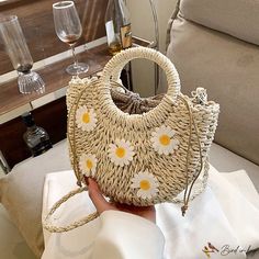 BirdinBag - Bolso femenino nuevo bolso tejido bolso de playa bolso de paja bolso de muñeca bolso de hombro White Crochet Beach Bag With Top Handle, White Top Handle Crochet Bag For Beach, White Crochet Top Handle Bag For Beach, White Woven Handheld Straw Bag, Summer Straw Handheld Bag, Summer Handheld Straw Bag With Braided Handles, Beige Handheld Straw Beach Bag, White Handheld Woven Straw Bag, Beige Summer Handheld Straw Bag