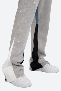 Contrast Bootcut Sweatpants - Grey | mnml | shop now Flair Pants Outfit, Bootcut Sweatpants, Cut Sweatpants, Sweatpants Fits, Flare Pants Outfit, Minimal Streetwear, Flair Pants, Sweatpants Grey, Drippy Outfit