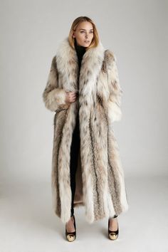 Canadian Lynx Fur Floor length Long Winter Coat Lynx Fur Coat, Womens Fur Coat, Big Fur Coat, Fur Outfit, Vintage Fur Coat, Fur Coat Outfit, Mode Mantel, Long Fur Coat, Fur Coat Fashion